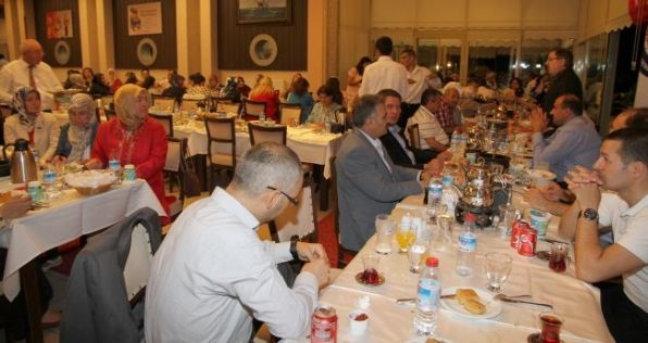 Kimsesiz ve Yetim Çocuklarla İftar Sofrasında Buluştular