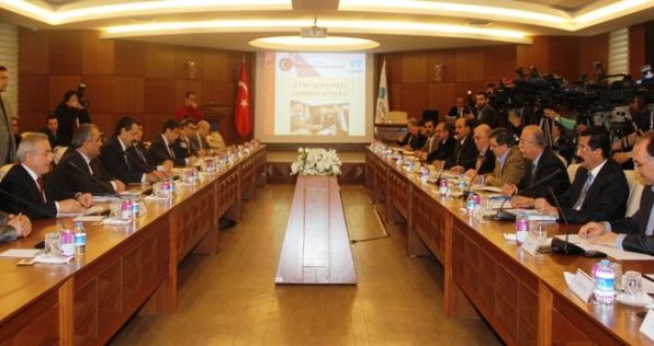 4/Cliler Dahil Bütün Sözleşmeliler Kadroya Alınmalı