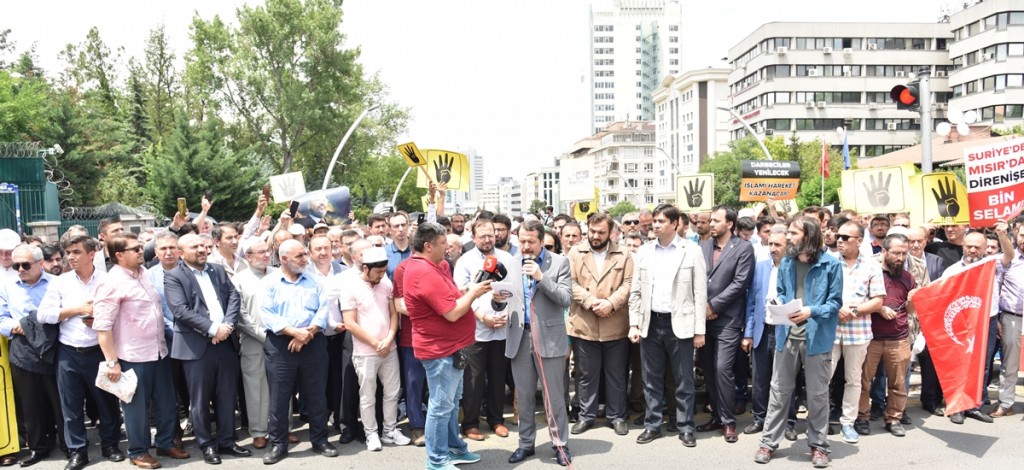 Mursi İçin Gıyabi Cenaze Namazı Kılındı