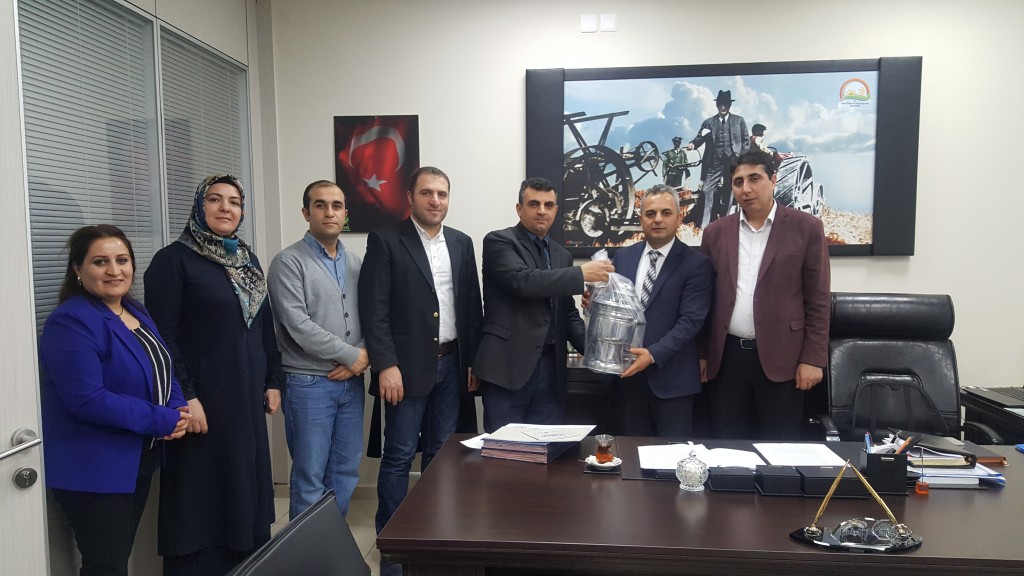 Van Şube Başkanlığı Üyelerini Ziyaret Ederek Hediye Takdim Etti