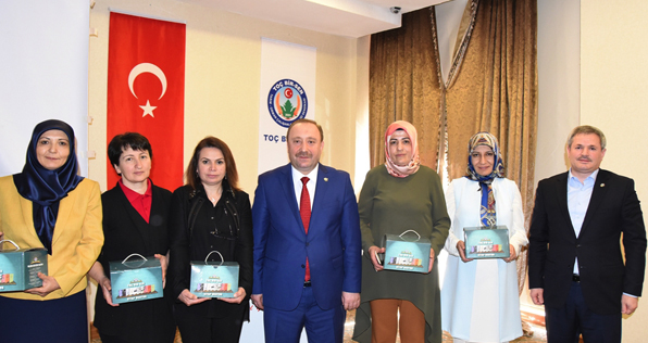 TOÇ BİR-SEN KİTAP OKUYOR