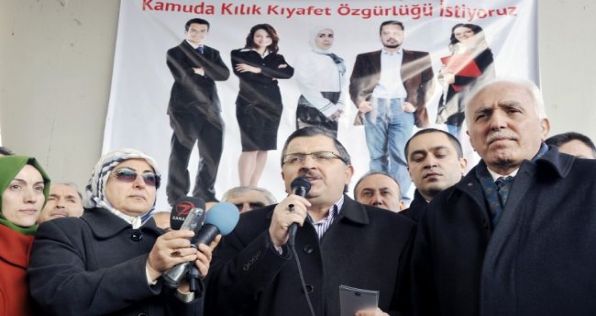 Kamuda Kıyafet Özgürlüğü İçin İmza Stantları Açıldı