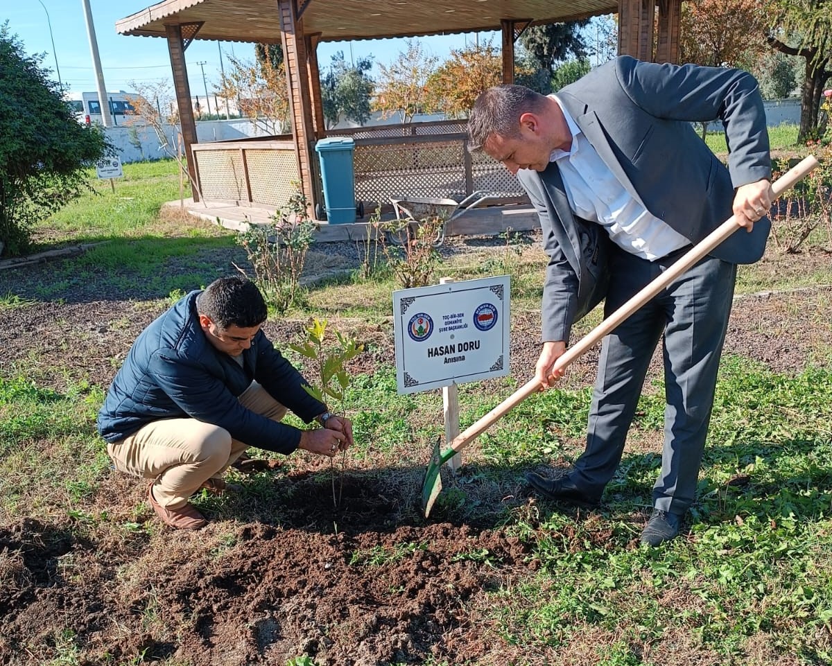 Osmaniye Şube Depremde Hayatını Kaybeden Üyeleri Anısına Fidan Dikti