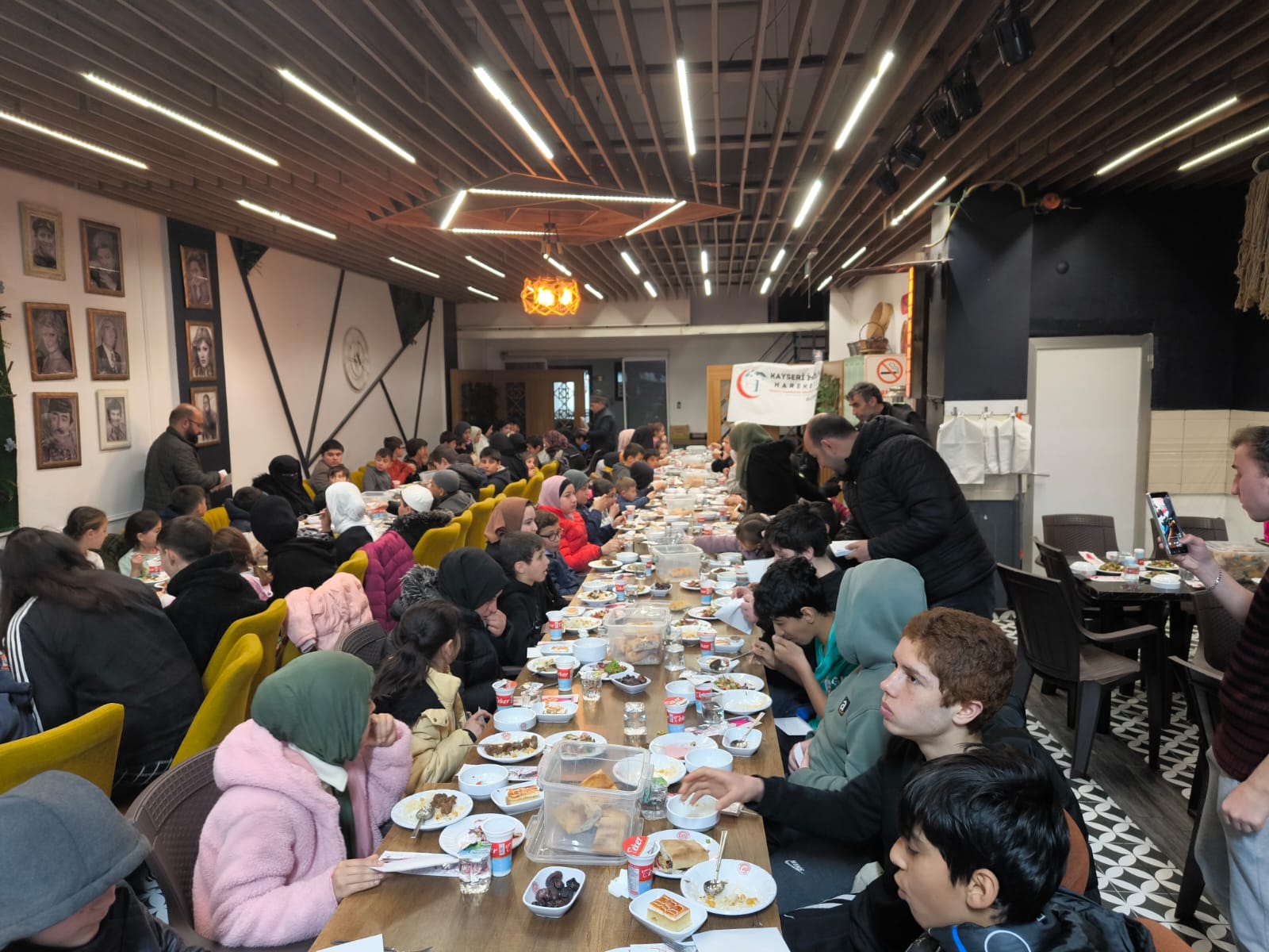 "Yetim Gülerse Dünya Güler"