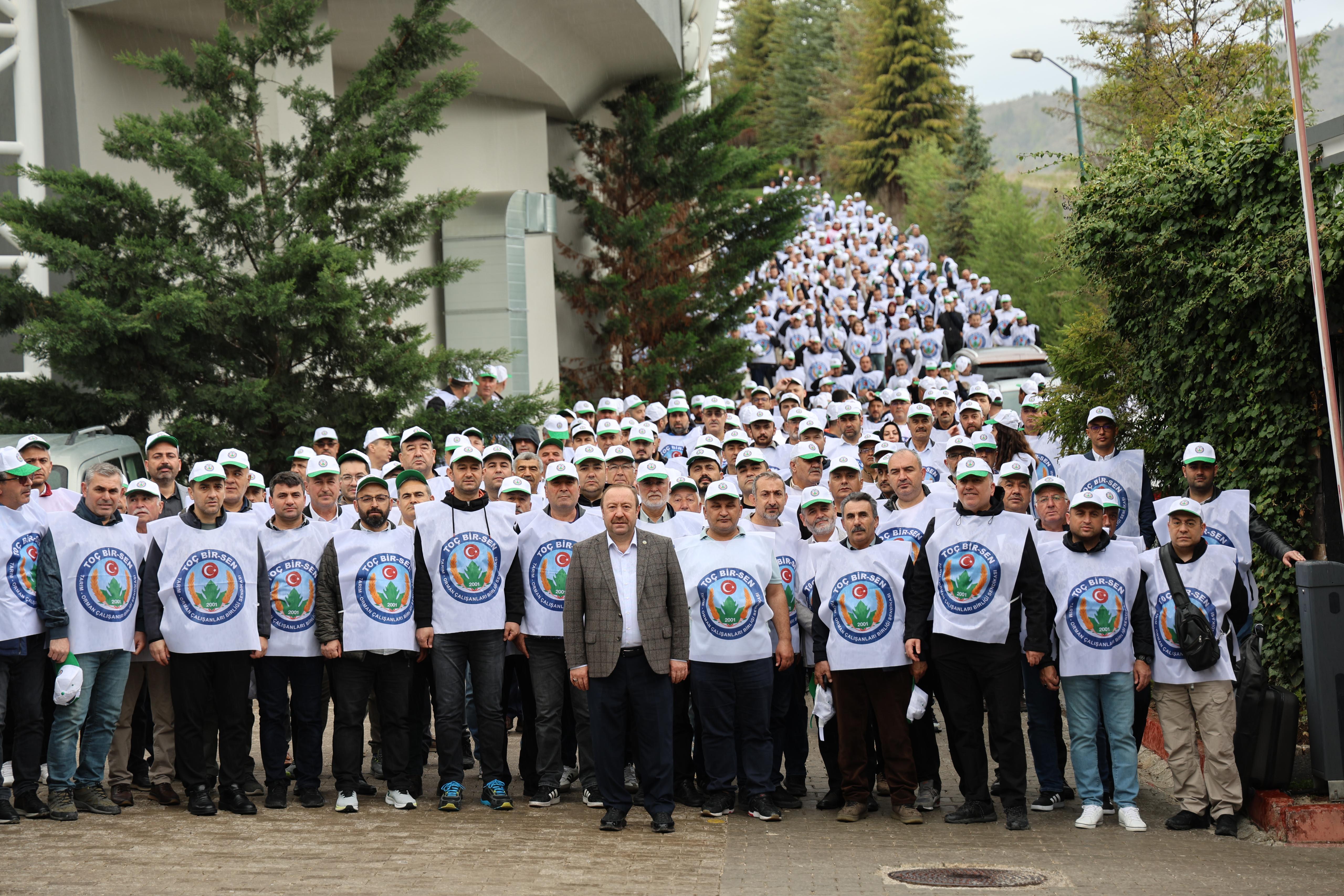 Biz Büyük ve Güçlü