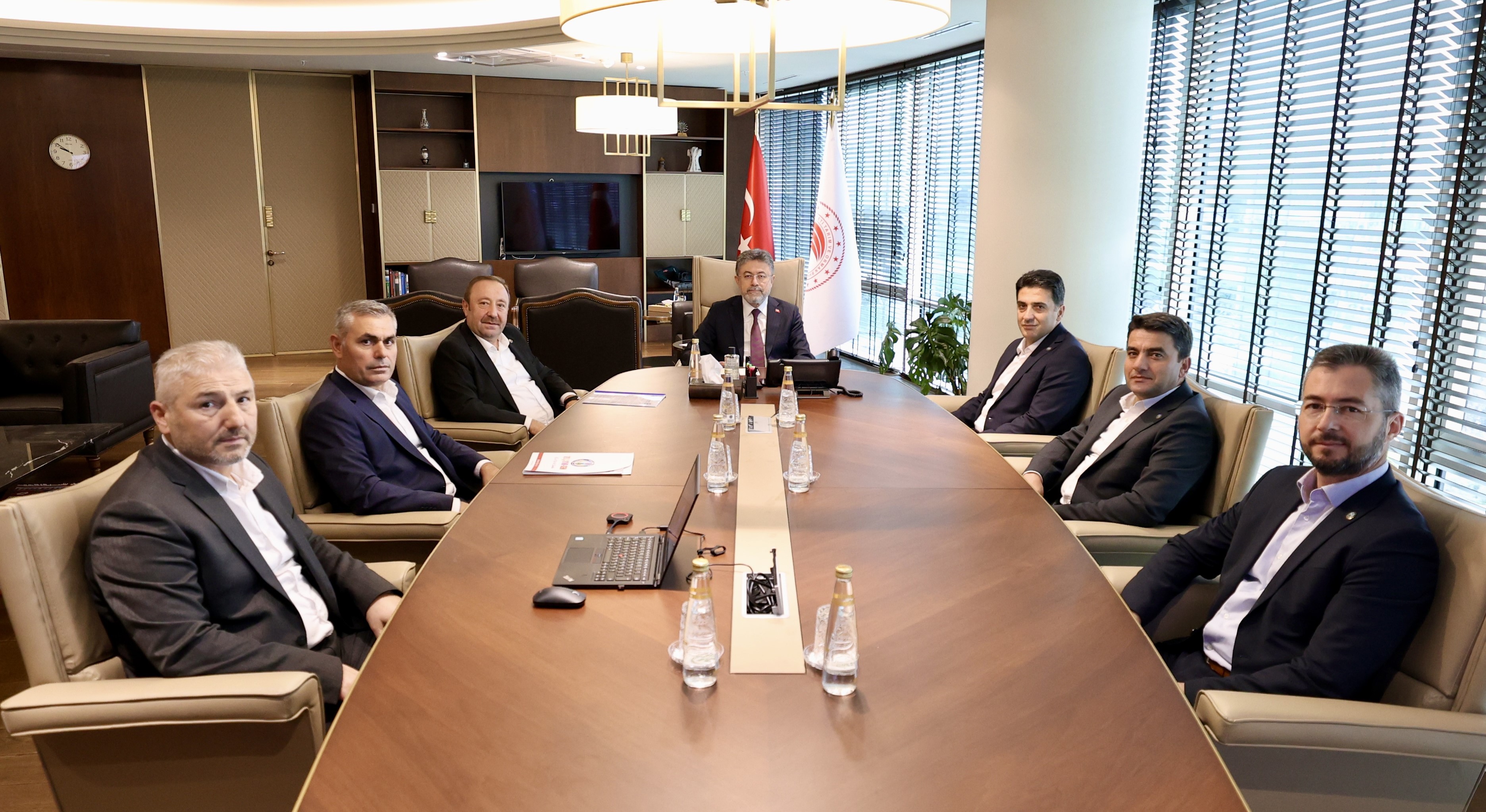 Tarım ve Orman Bakanımız İbrahim Yumaklı'yı Ziyaret Ederek Çalışanlarımızın Taleplerini ve Çözüm Önerilerimizi İçeren Raporumuzu Sunduk